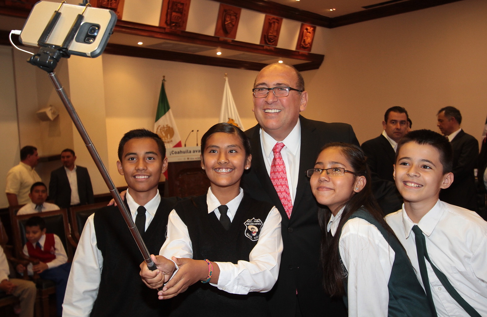 Se reúne Gobernador con ganadores de la olimpiada del conocimiento