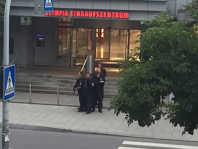 Balacera en centro comercial de Munich deja 15 muertos