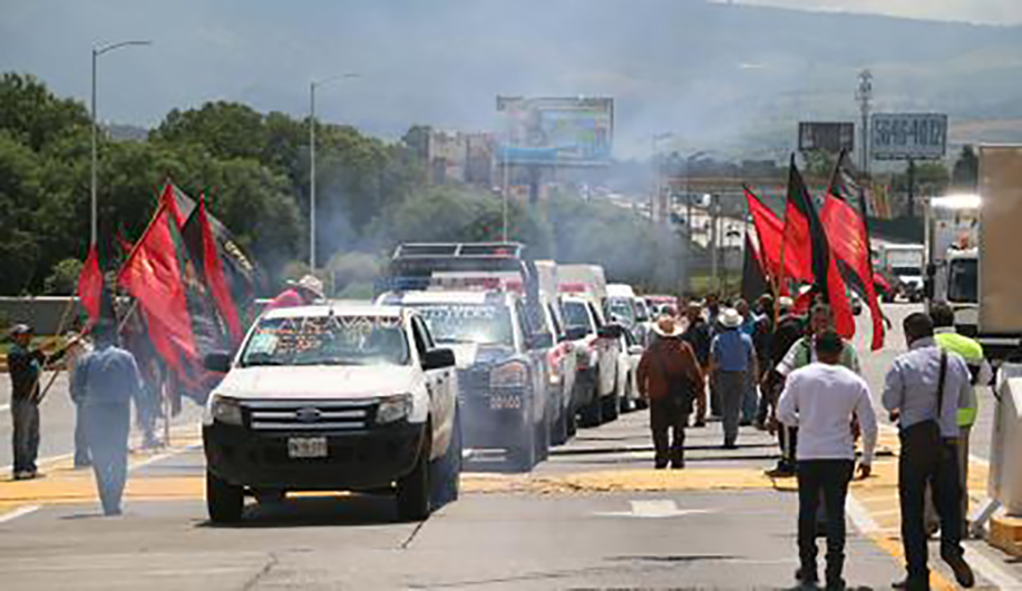 Caravana con heridos en Nochixtlán parte a la CDMX