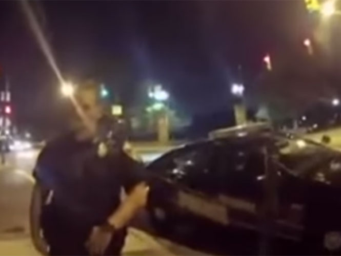 VIDEO: Choca contra patrulla por ir jugando ‘Pokemon Go’