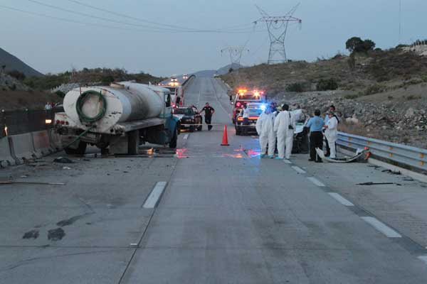 Terrible accidente ocasiona cierre de autopista Saltillo-Monterrey