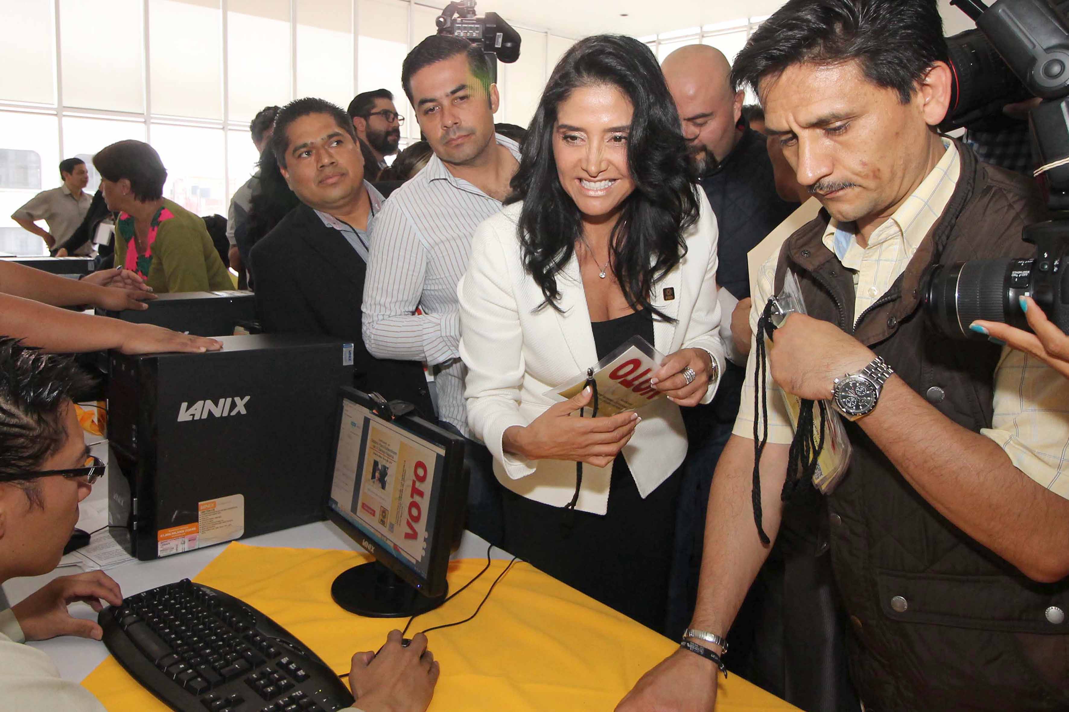 Eligen a Barrales como nueva presidenta del PRD