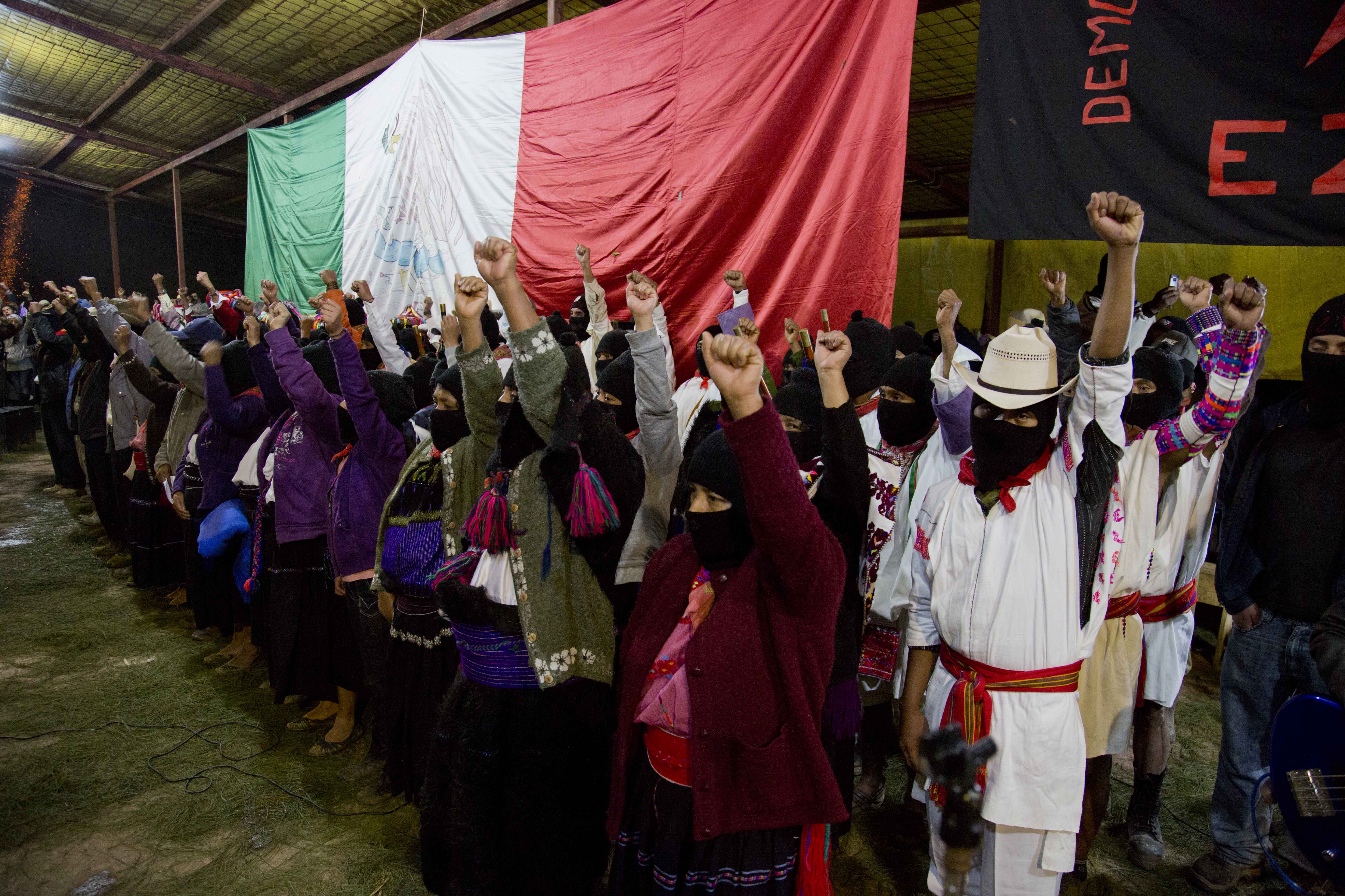 EZLN dona 10 toneladas de alimentos a CNTE