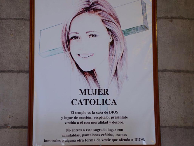 Prohiben minifaldas y ‘escotes inmorales’ en Catedral de Toluca