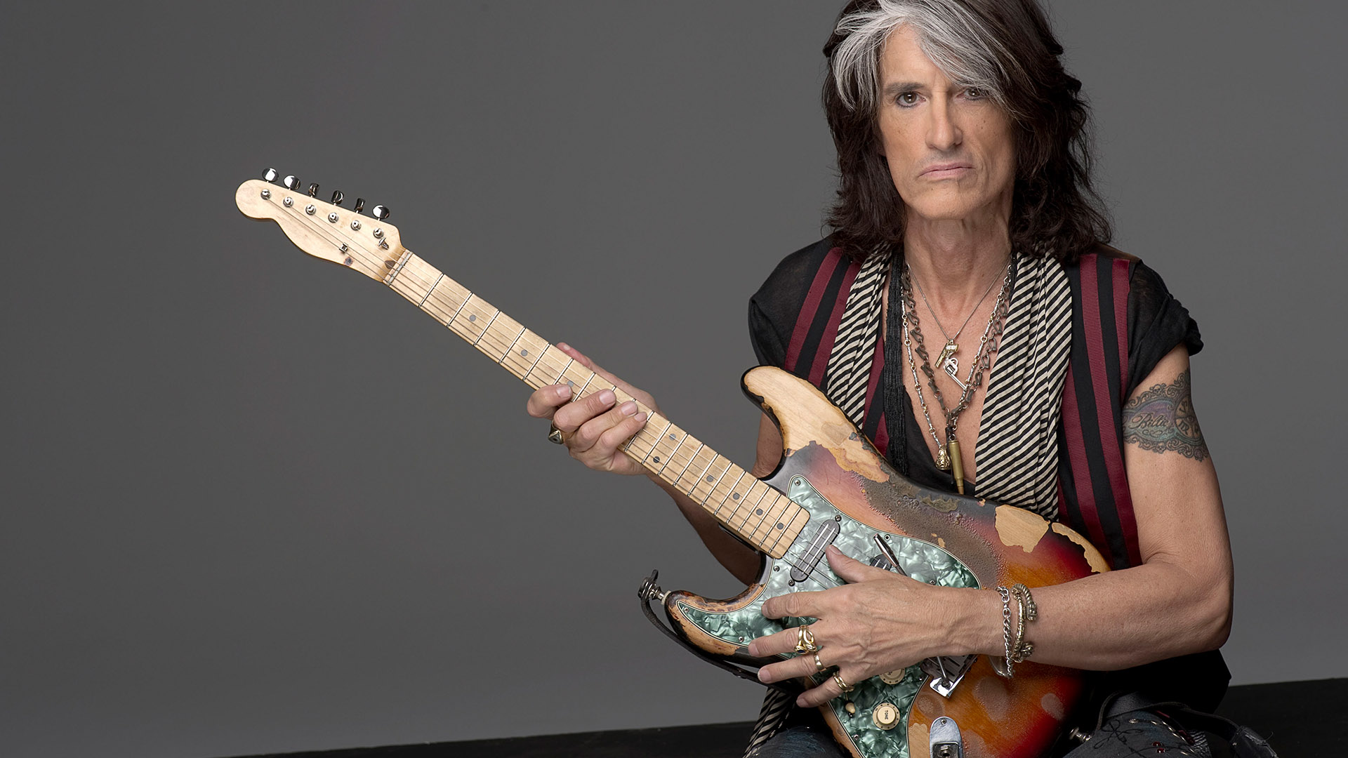 Hospitalizan a Joe Perry, guitarrista de Aerosmith