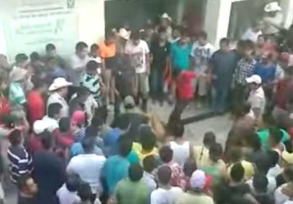 Intentan linchar a delincuente después de sacarlo de hospital