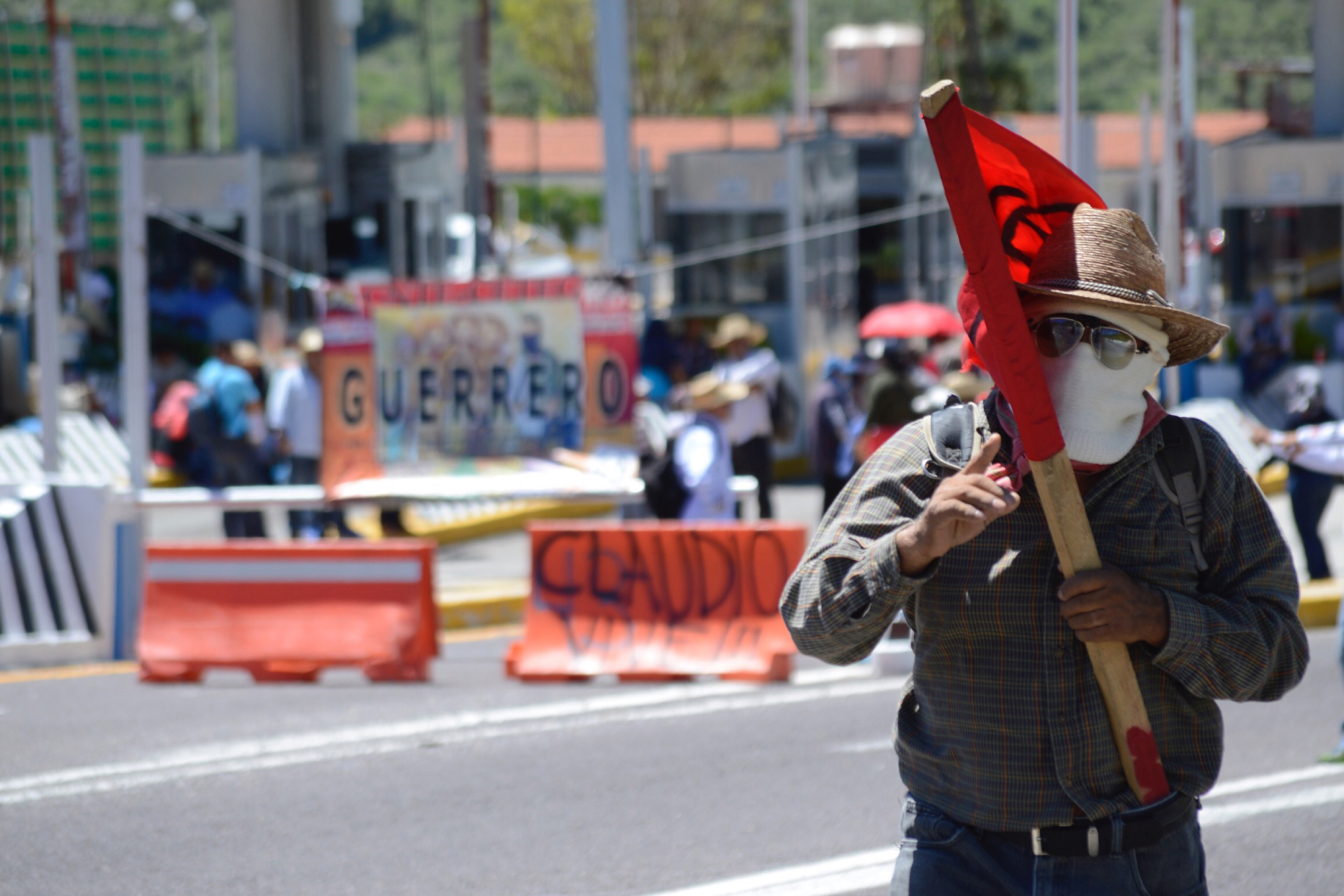 Maestros levantarán mañana bloqueos en 8 puntos de Chiapas