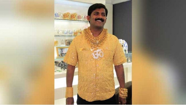 Asesinan a millonario que portaba camisa de oro