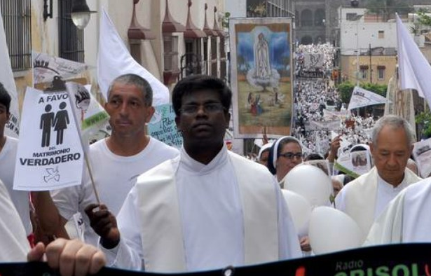 Marchan contra matrimonios igualitarios en Morelos