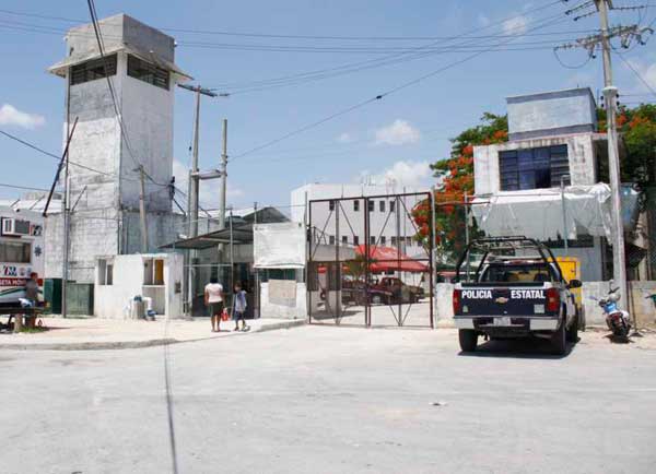 Suspenden a director de cárcel de Cancún tras fuga de 10 internos