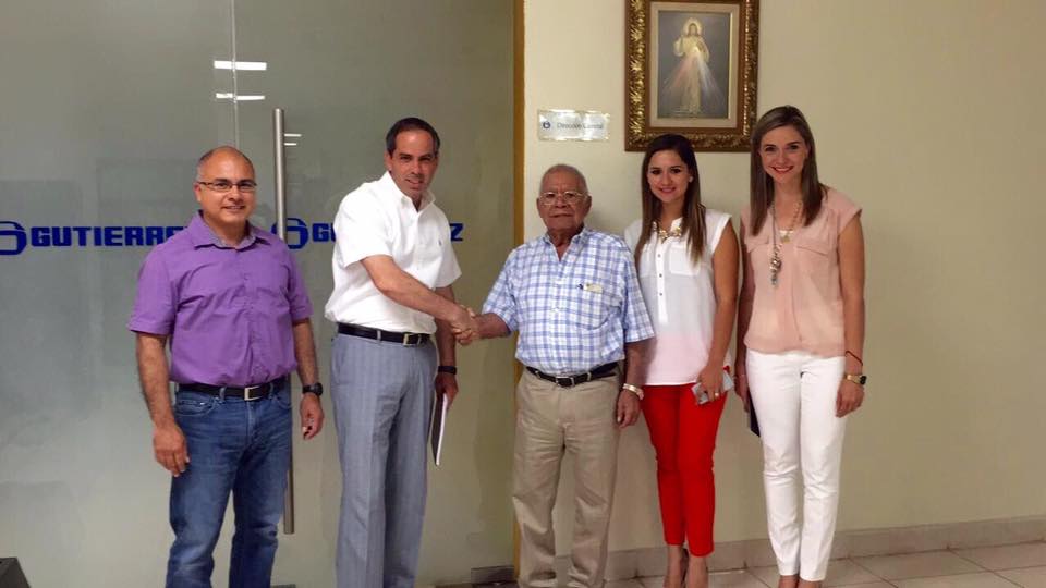 Gestiona Purón becas escolares