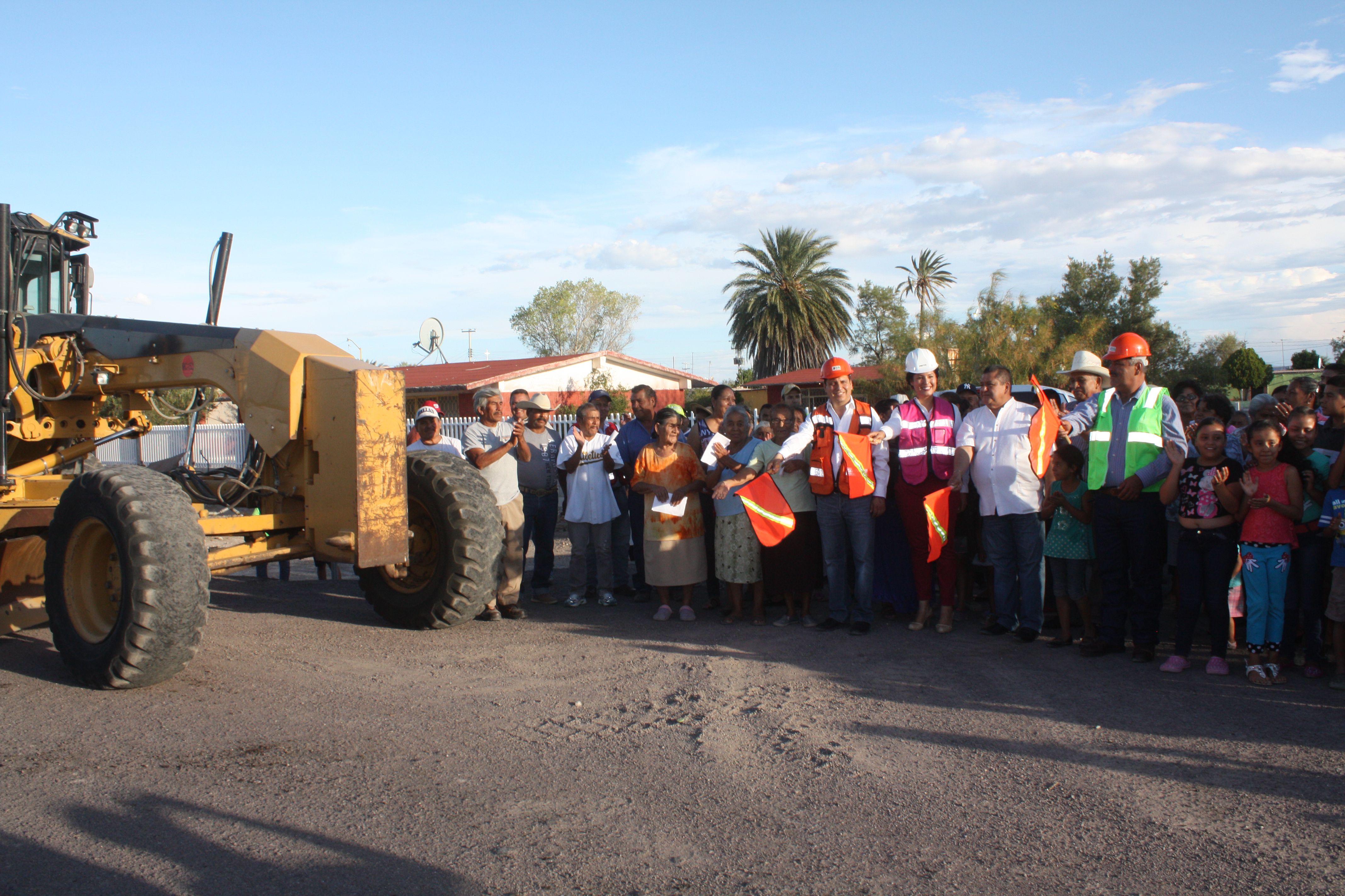 Arranca alcalde de San Pedro rehabilitación de carretera Santiago-Tacubaya