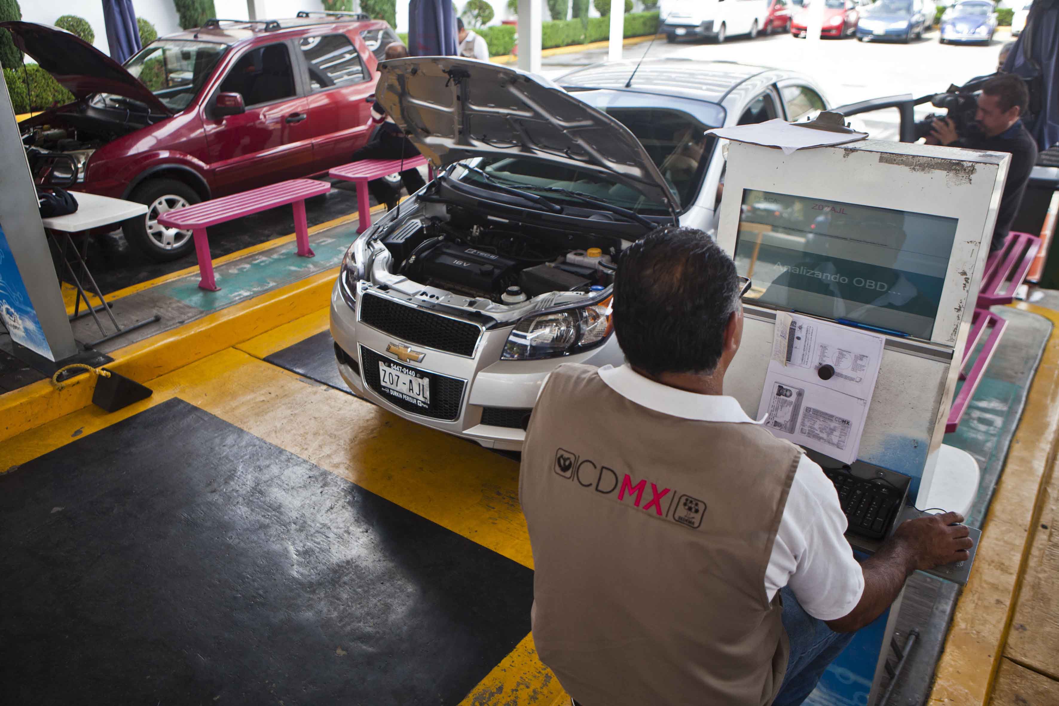 Destaca Sedema verificación de 2 mil autos en 8 horas
