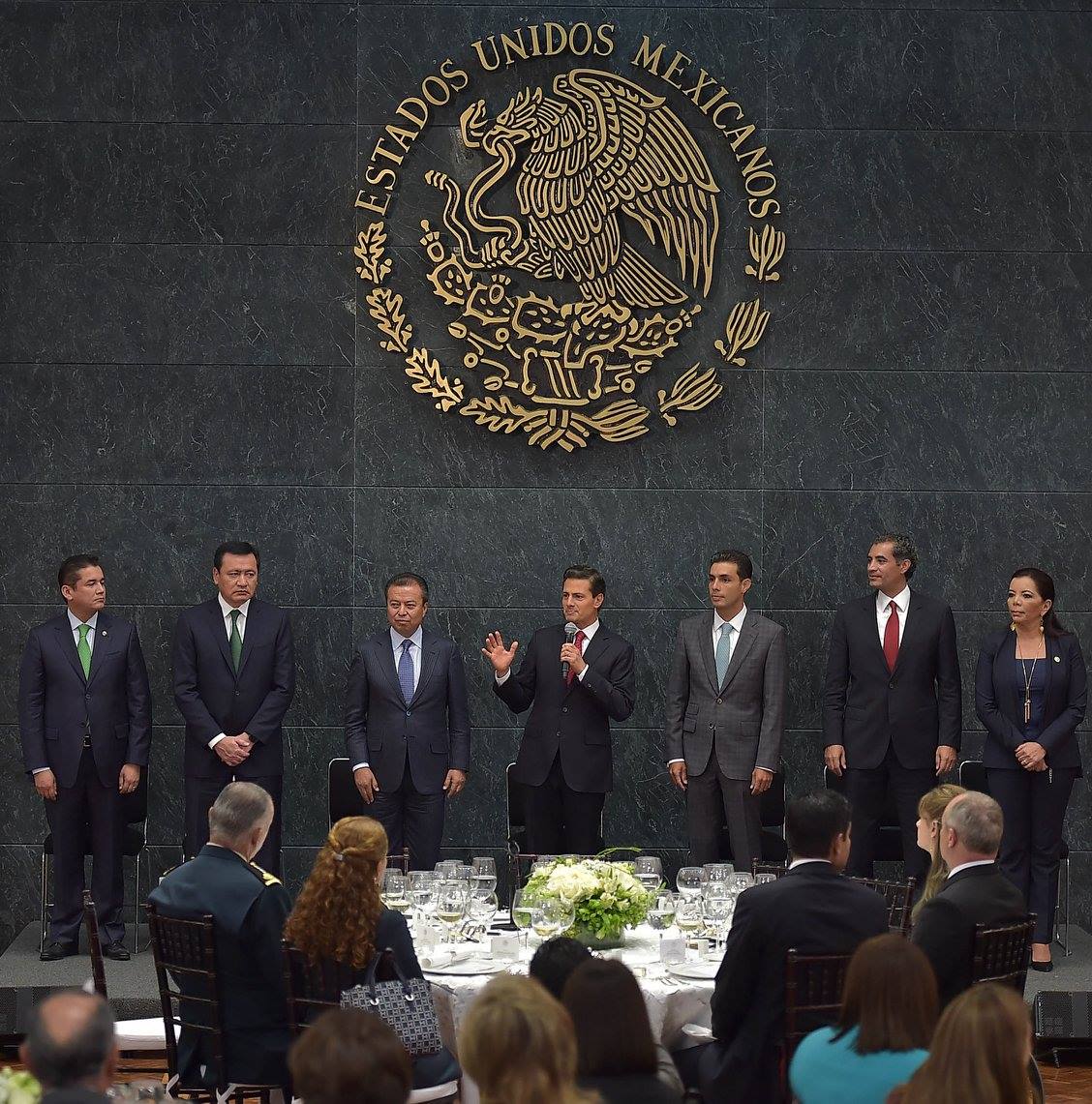 Concluye encuentro entre Peña y diputados priístas