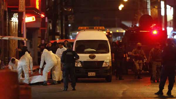 Muere edecán en ataque a bar en Monterrey