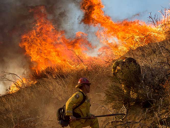 Controlar 25% del incendio en California