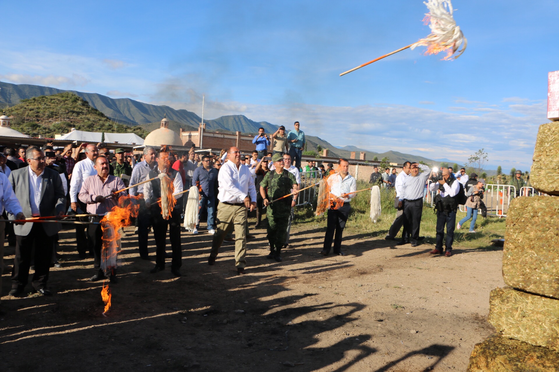 Ni un paso atrás contra el narcotráfico: <br>Rubén; queman más de 626 mdp en droga