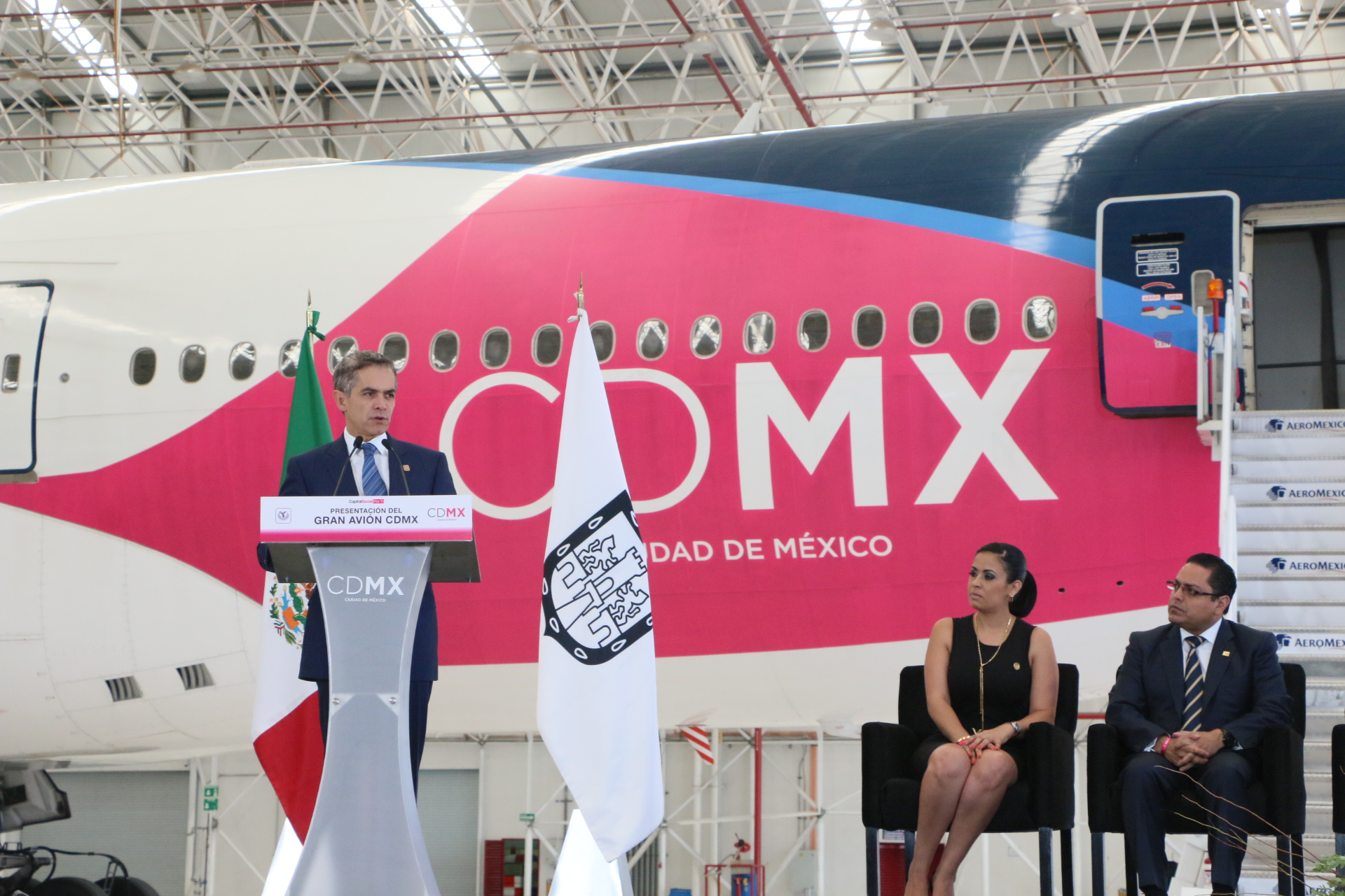 Paga Mancera 3 mdp por promocionar la marca CDMX en avión