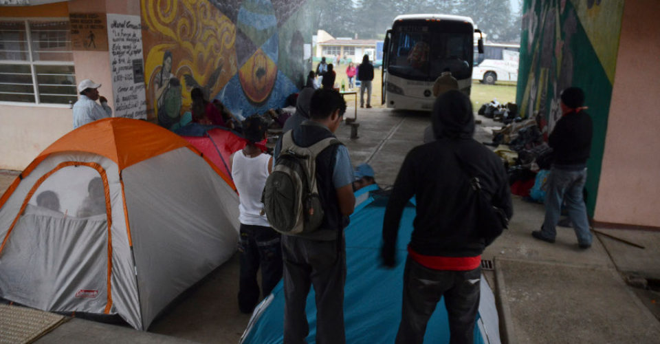 Liberan casi 100 vehículos que mantenían retenidos en Michoacán