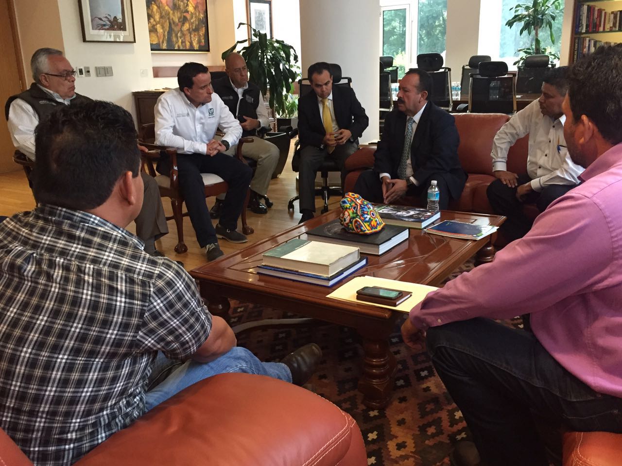 Se reúnen líderes gremiales de Coahuila con director del IMSS