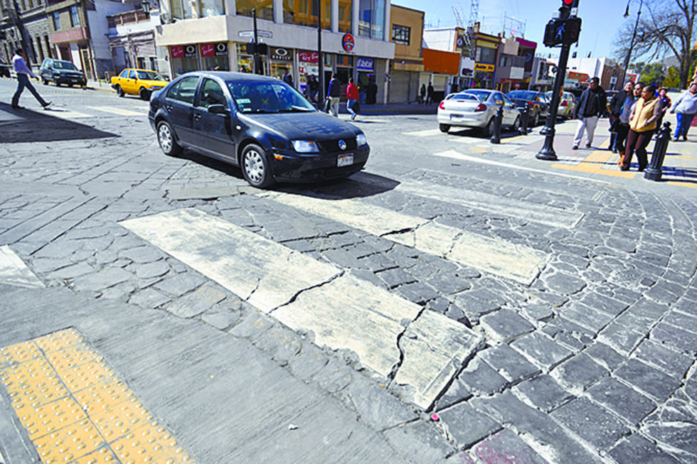Seis meses después y Municipio no ha atendido bache en calle del Centro Histórico