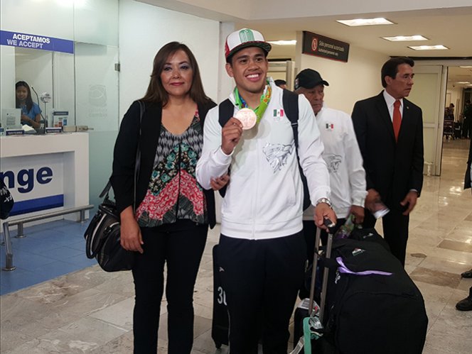 Misael vuelve orgulloso a México