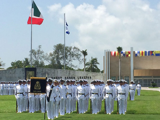 Encabeza Peña Nieto ceremonia de graduación de cadetes de la Semar