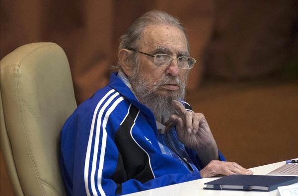 Fidel Castro celebra sus 90 años con un llamado a la paz