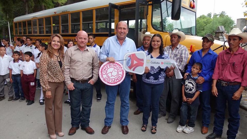 Cumple Rubén más compromisos <br>con la educación