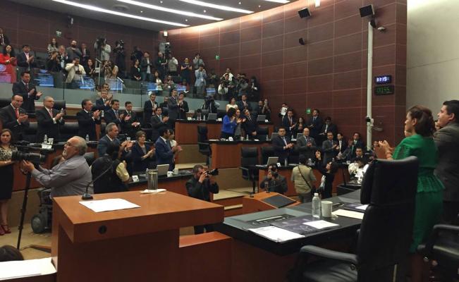 Congreso rinde homenaje a Juan Gabriel