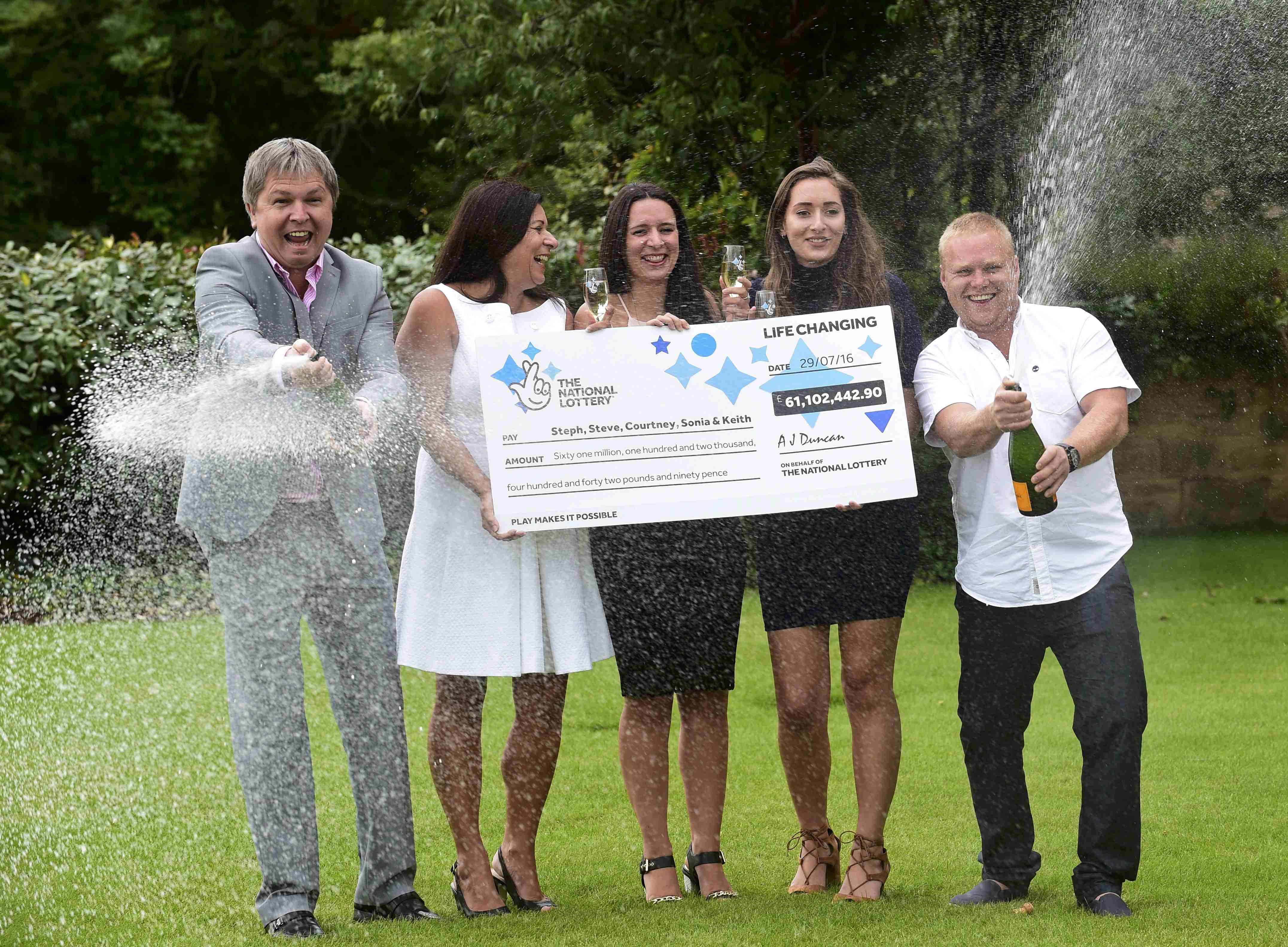 Termina con su novia y ella gana 12 millones en la lotería