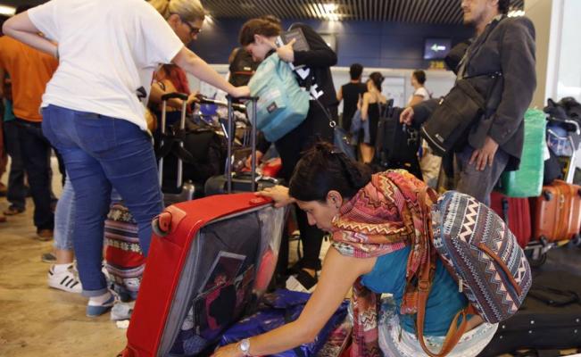Ofrecen vuelo gratis a 200 mexicanos varados en Madrid