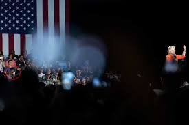 Padre de atacante de bar en Orlando asistió a mitin de Hillary