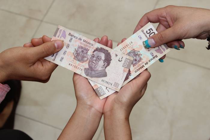 Elevar contribuciones para mejorar pensiones, reto de Afores: Videgaray