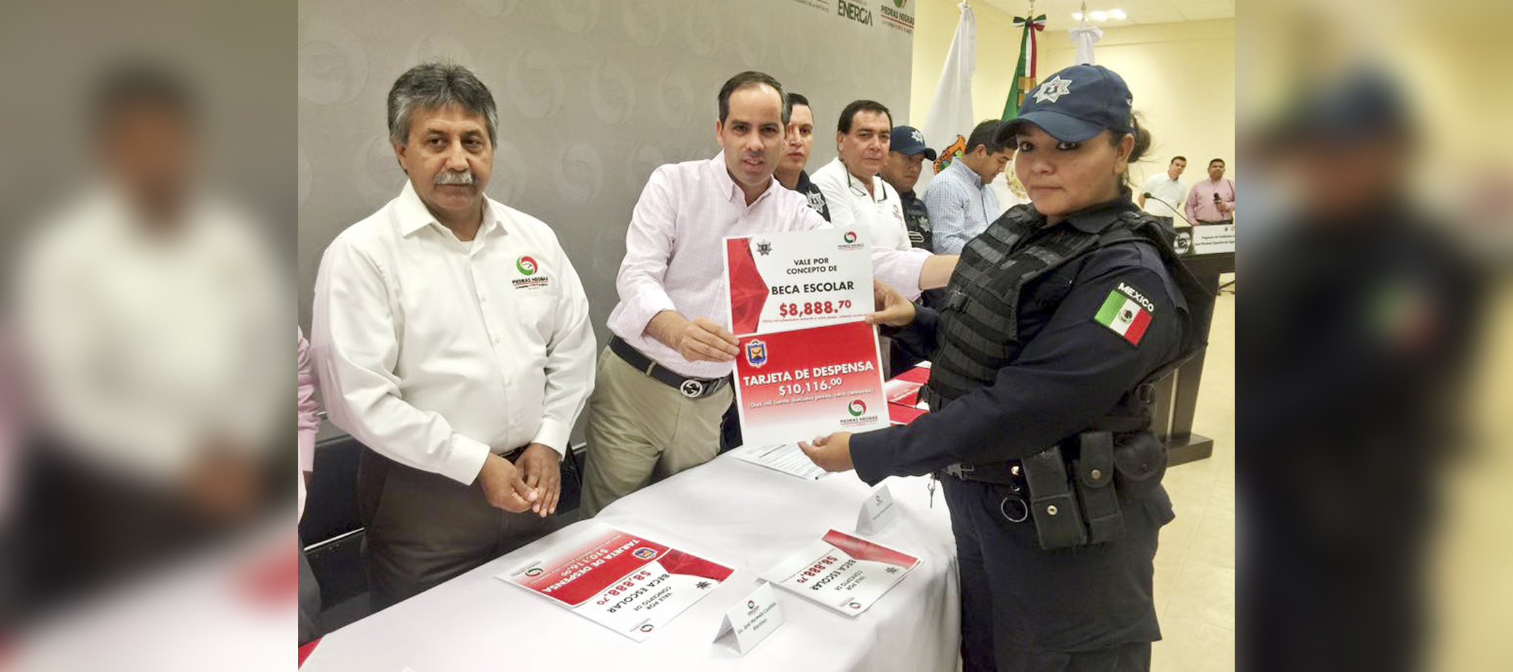 Entrega Purón apoyos a policías