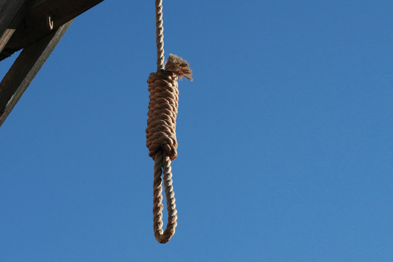 Muere niña de 10 años; su hermanito y un amigo la colgaron