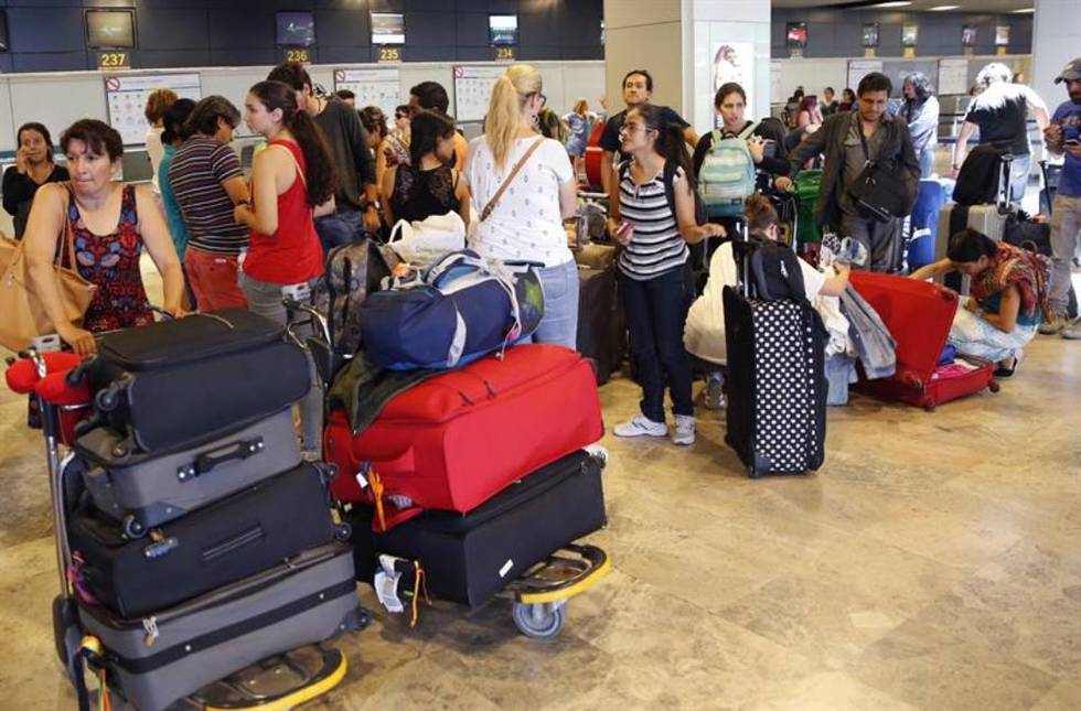 Quedan varados 200 mexicanos en Madrid, algunos llevan 15 días esperando
