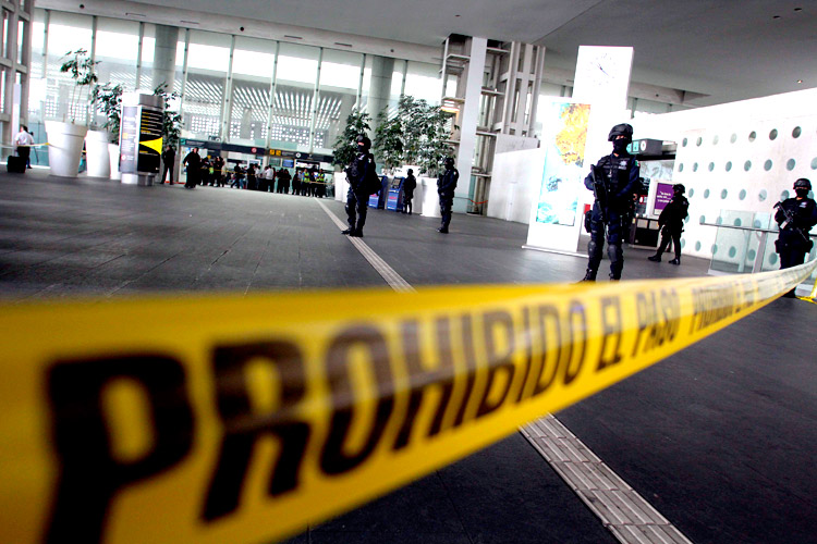 Aseguran en AICM más de 16 kg de droga oculta en panes