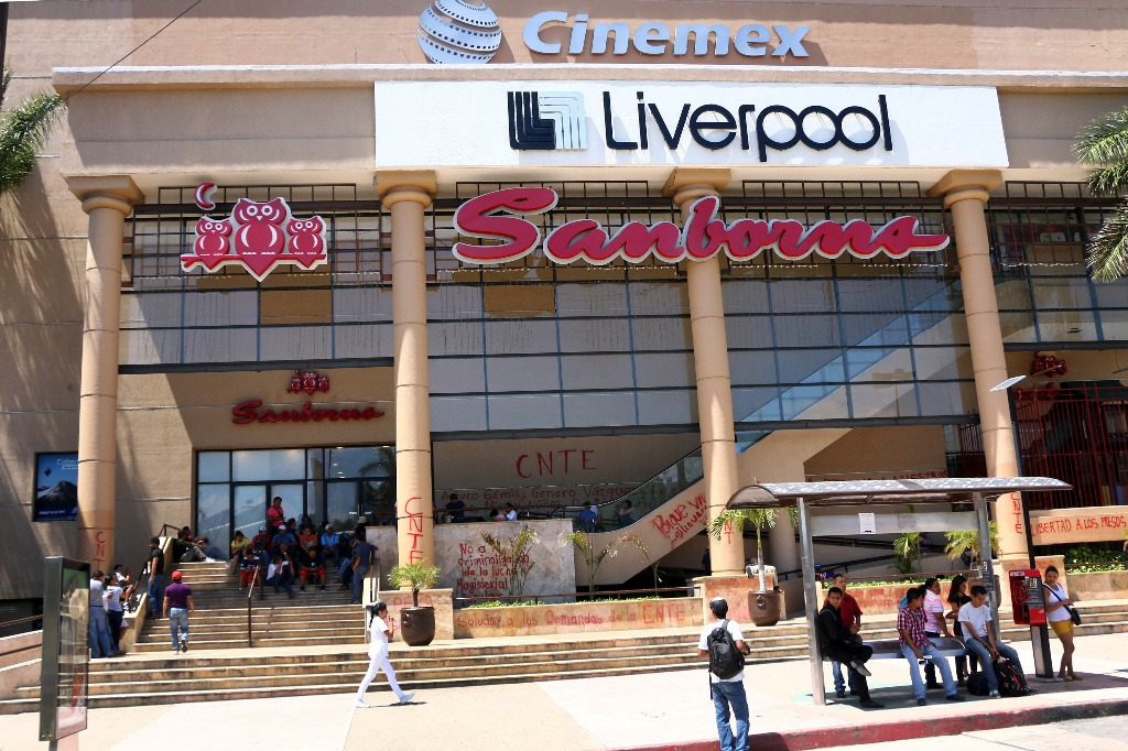 CNTE toma plazas comerciales en Tuxtla Gutiérrez