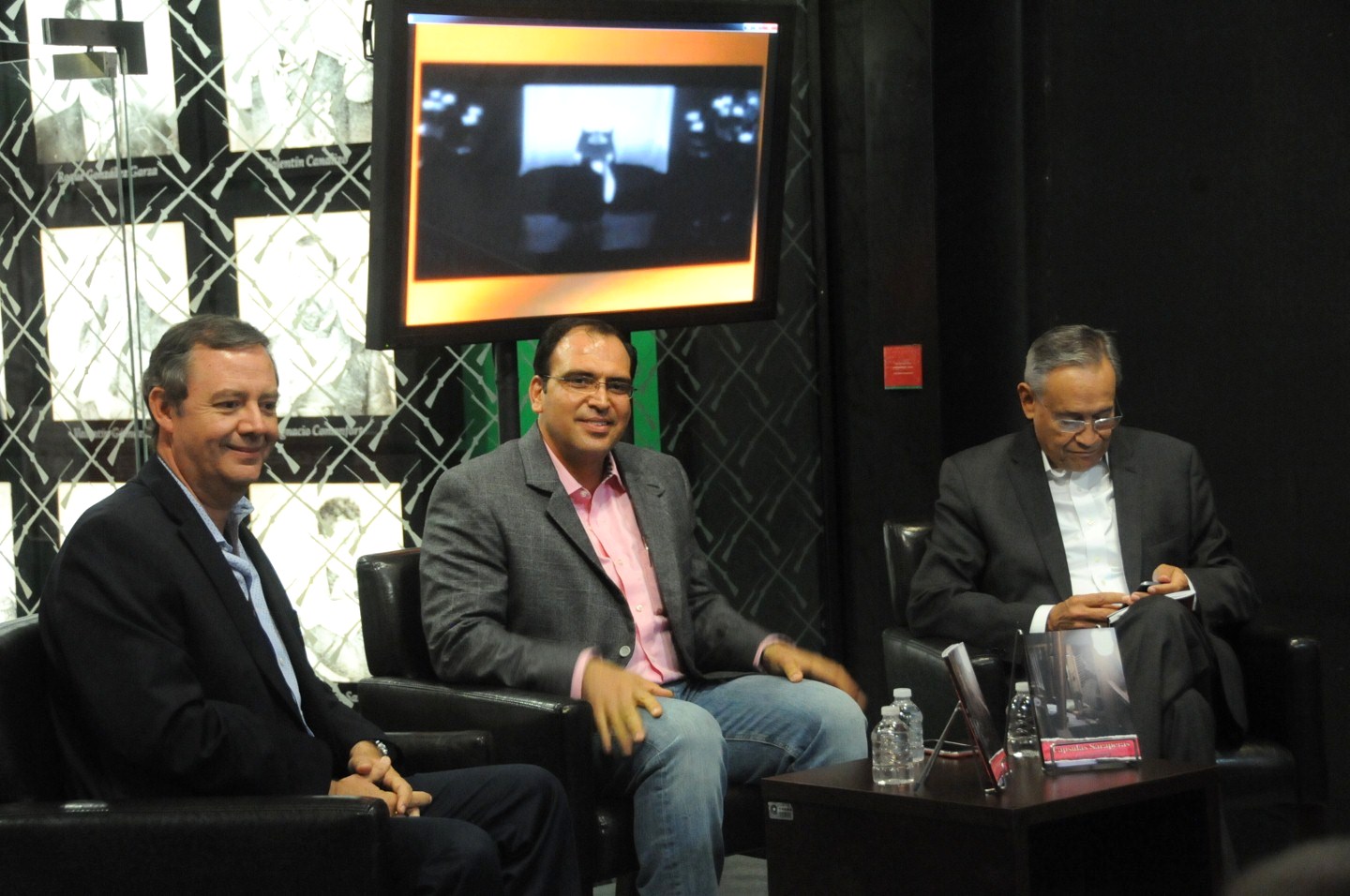 Presentan libro “Capsulas Saraperas”