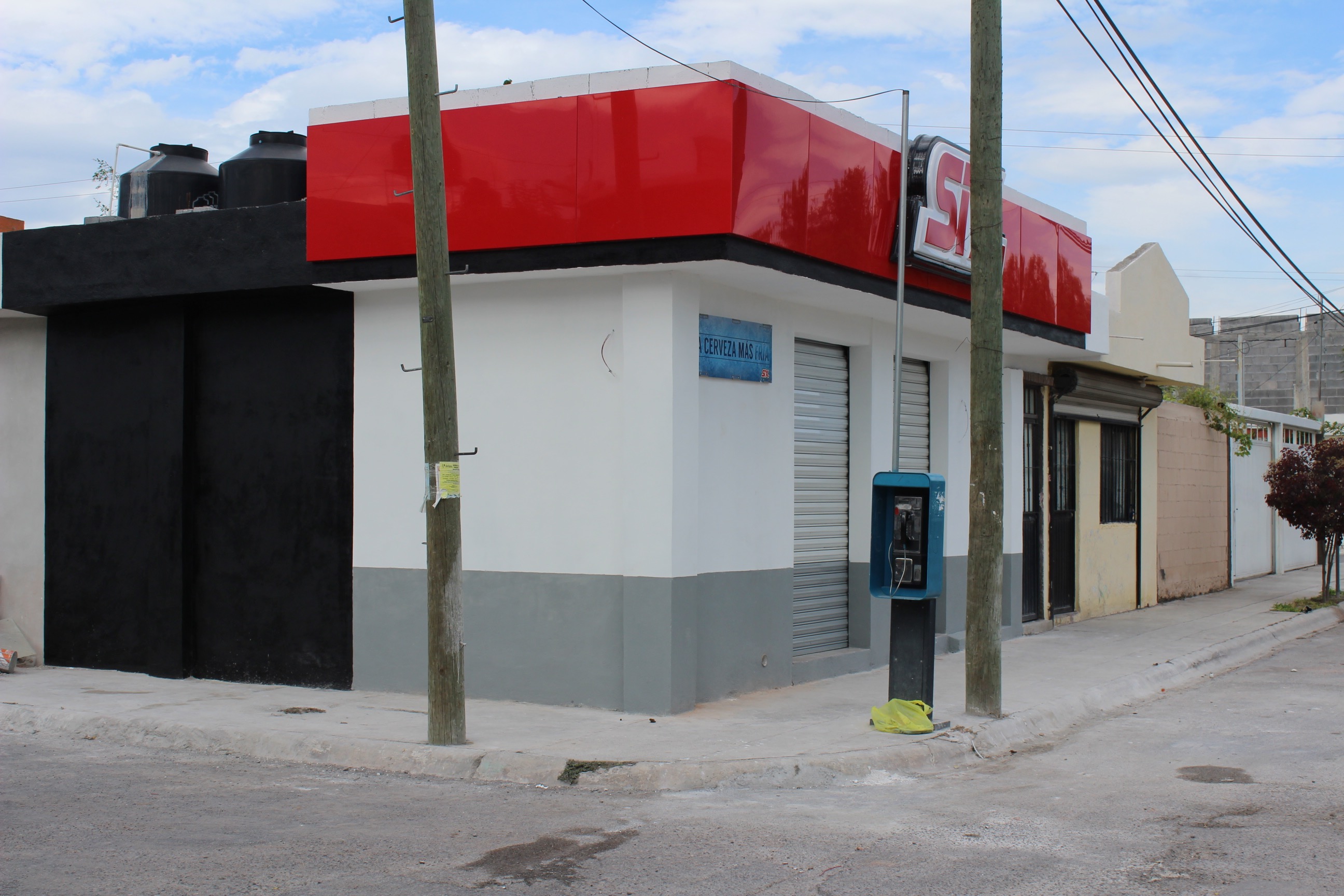 Isidro, socio de expendios de alcohol; <br>advierten a vecinos que no se opongan