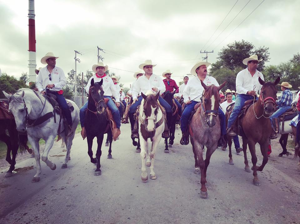 Arranca Riquelme tradicional cabalgata en Sabinas