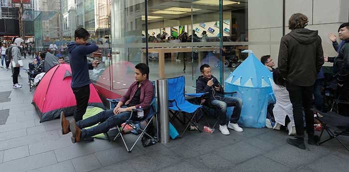 Acampan para ser los primeros con un iPhone 7