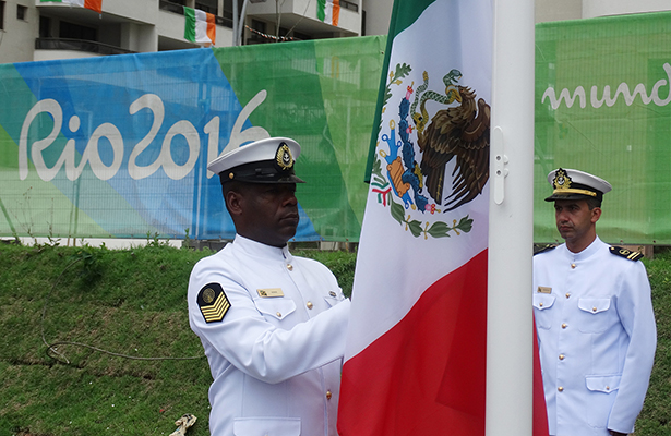 Bandera mexicana en la Villa Paralímpica Río 2016