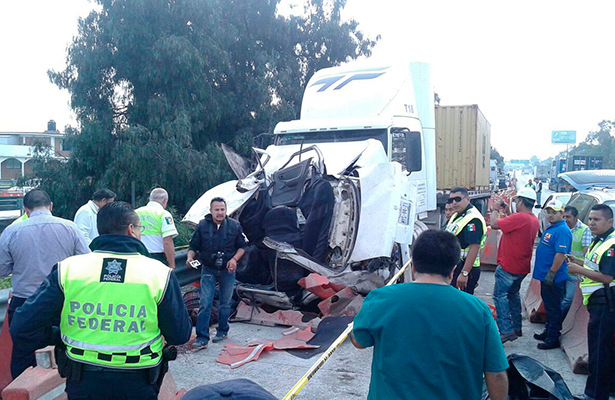 Choque deja 6 muertos en la carretera México-Querétaro