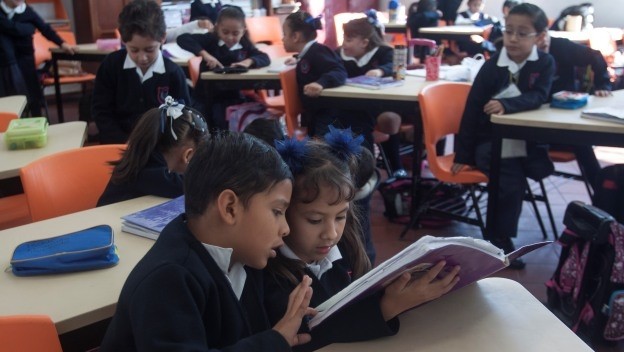 Pide CNDH consultar a niños sobre modelo educativo