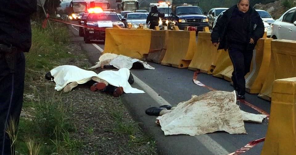 Encuentran cuatro cuerpos abandonados sobre la México-Toluca