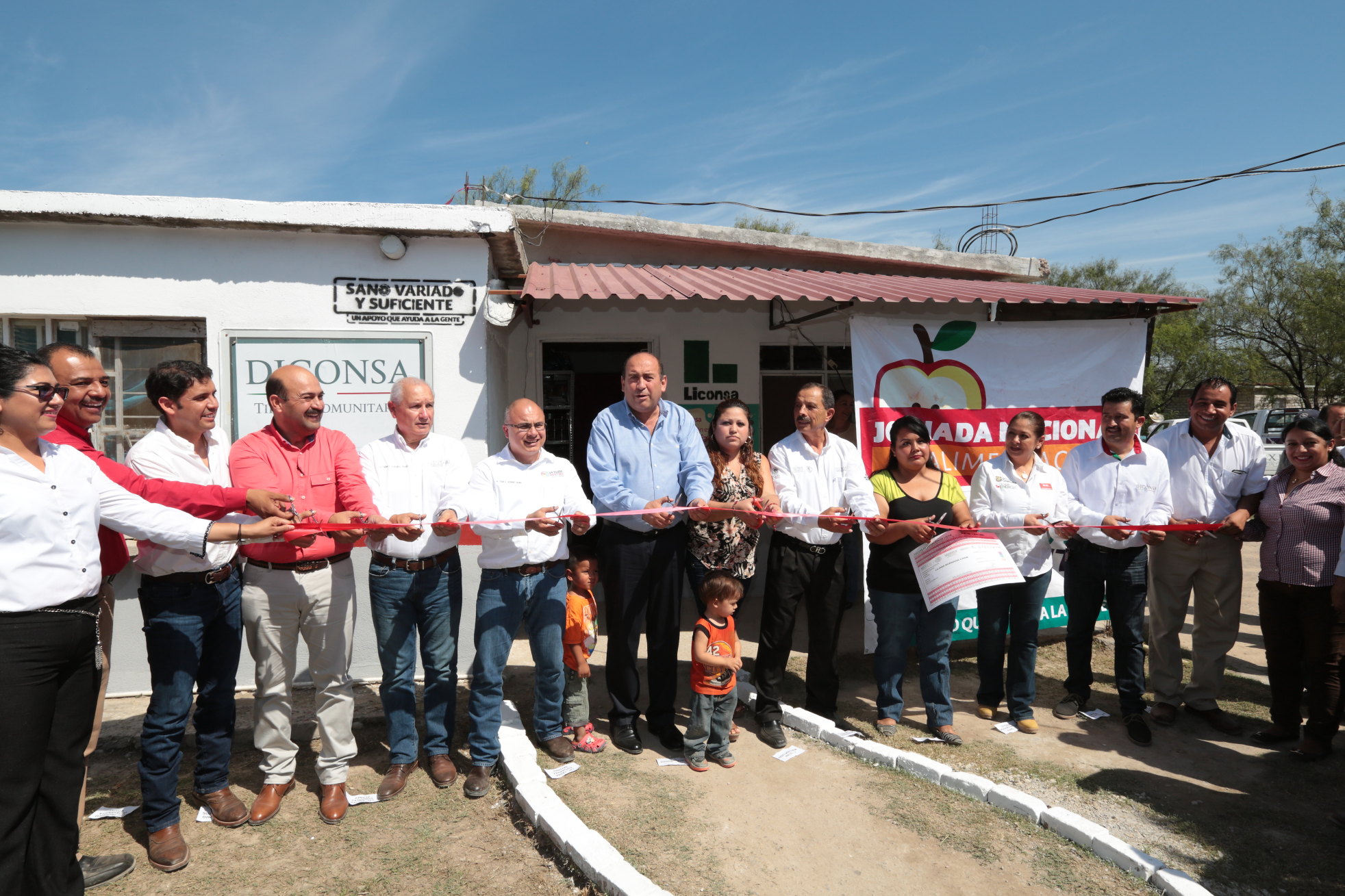 Inaugura Rubén punto de venta Liconsa