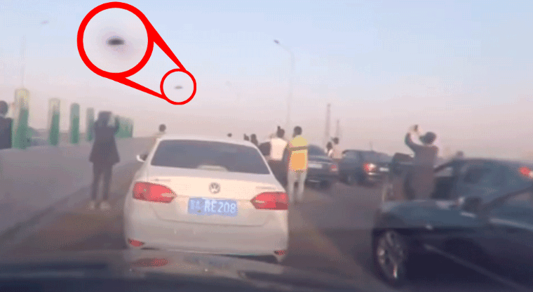 Aparición de presunto ovni causa pánico en carretera de China