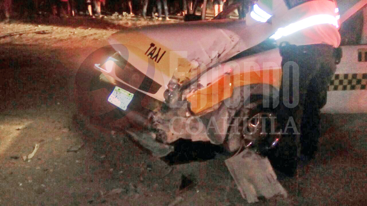 Choca taxi contra patrulla en Acuña